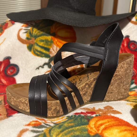 Wedge sandals - Picture 3 of 7